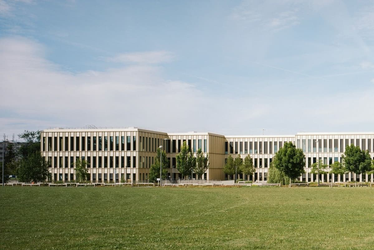 HEC Paris Business School